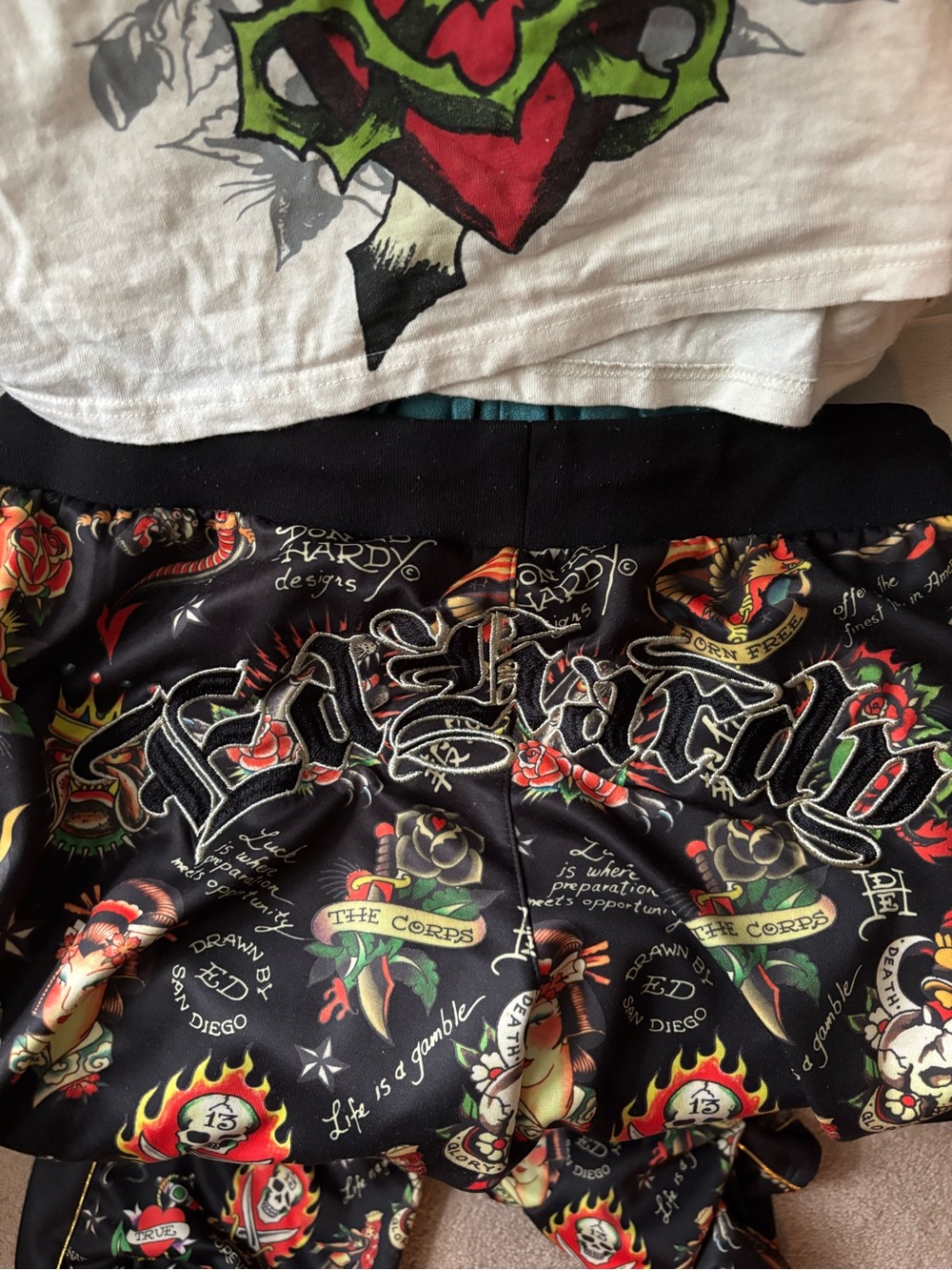 Ed Hardy Black Tattoo-Print Joggers with White Cropped Logo Tee - Picture 6 of 10